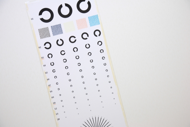 検査時の注意点は?視力矯正器具を使っている場合の対応