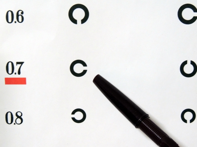 ランドルト環ってなに?円の欠けてる方向を答える検査