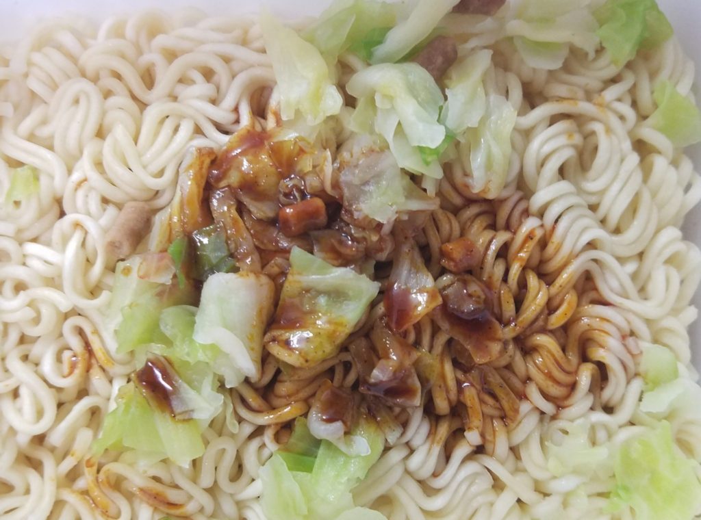 獄激辛ソースを全部かけました