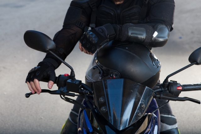 グローブって必要なの?転倒時に手が出てしまうため専用ものものが良い