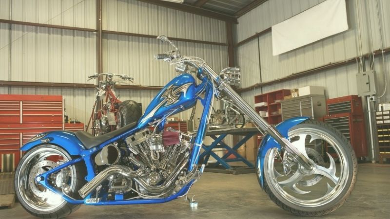 働きながらバイクの免許は取れる？普通車の免許があれば楽勝