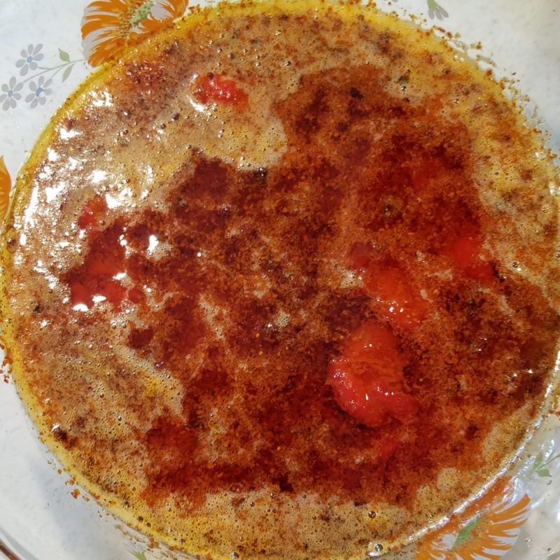 カプサイシン入りの油を全て投入